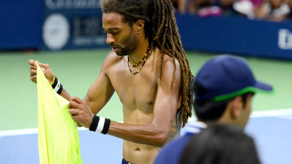 Tennis player performing a pre-point ritual on court