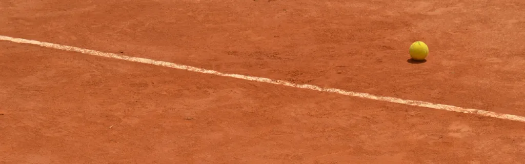 Clay tennis court, the best surface for beginners due to slower ball speed and softer footing